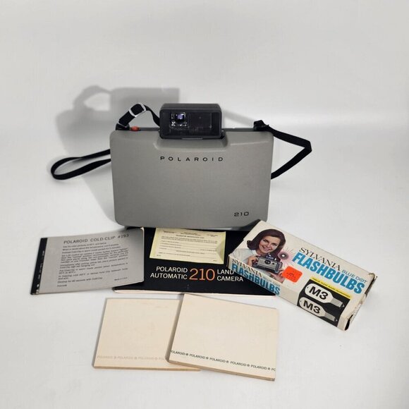 Polaroid Automatic 210 Land Camera With Sylvania Blue Dot Flashbulbs & Manuals - Picture 1 of 12